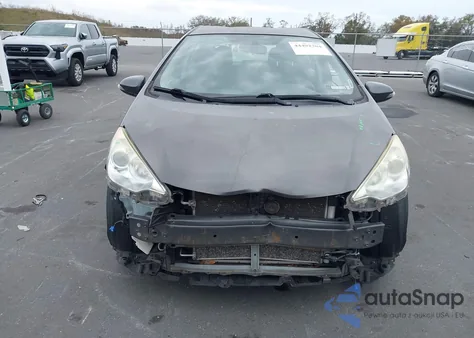 2014 Toyota Prius C Three z USA, uszkodzony, nr VIN JTDKDTB35E1573922